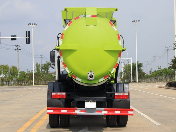 國六東風(fēng)D9 9.5方 餐廚垃圾車(圓罐)