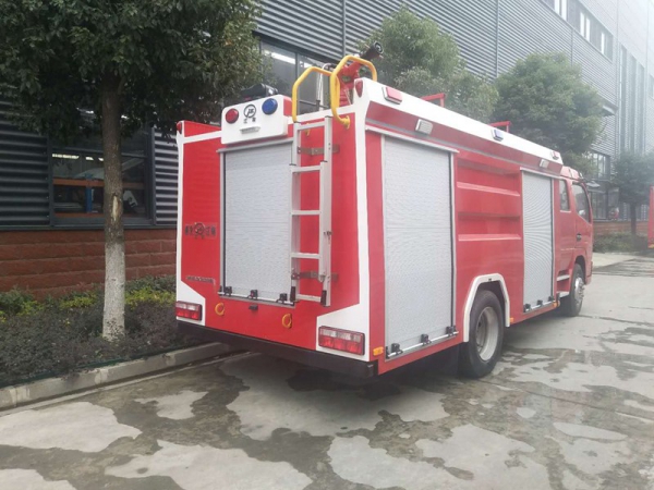 東風(fēng)大多利卡5噸水罐消防車