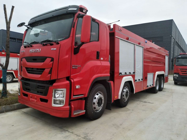 五十鈴前四后八干粉泡沫聯(lián)用消防車(chē)