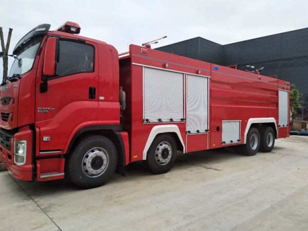 五十鈴前四后八干粉泡沫聯(lián)用消防車(chē)