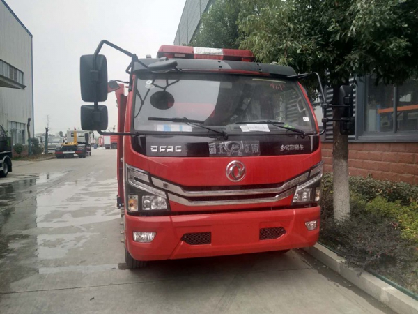 東風(fēng)大多利卡5噸水罐消防車