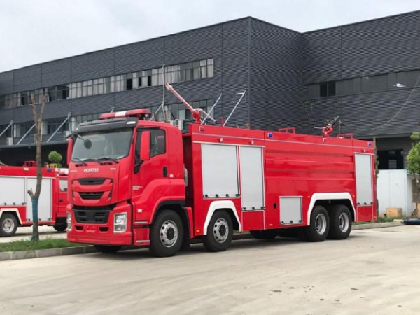 五十鈴前四后八干粉泡沫聯(lián)用消防車(chē)