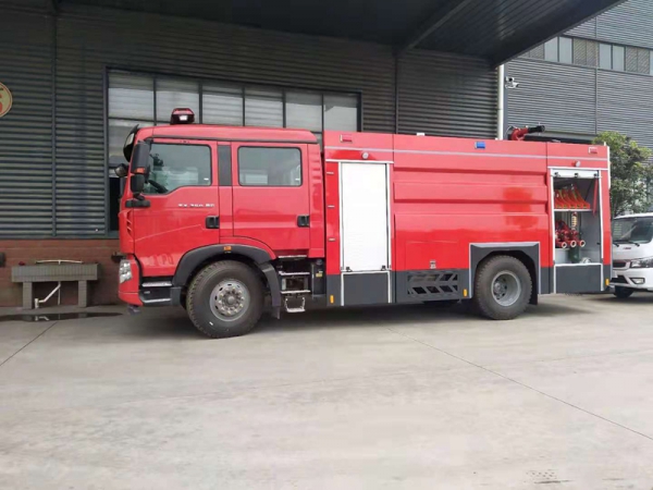 國(guó)六重汽豪沃8噸泡沫消防車