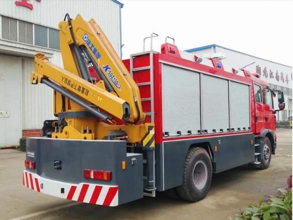 重汽汕德卡搶險(xiǎn)救援消防車